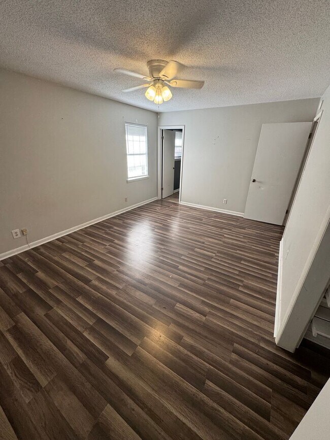 Foto del edificio - Minutes From Jax State and Jacksonville Ci...