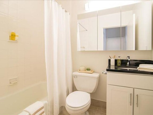 Foto del edificio - 519 E 79th St
