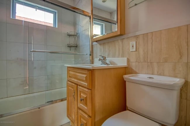 Foto del edificio - 65 Constant Ave