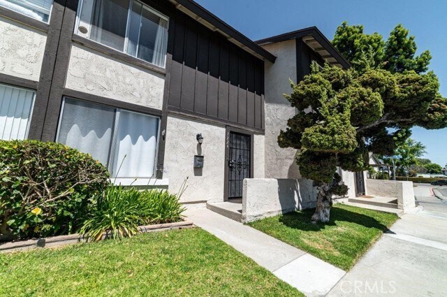 Foto principal - 7224 Newton Way