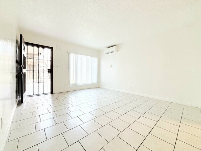 Foto del edificio - 10208 S Inglewood Ave