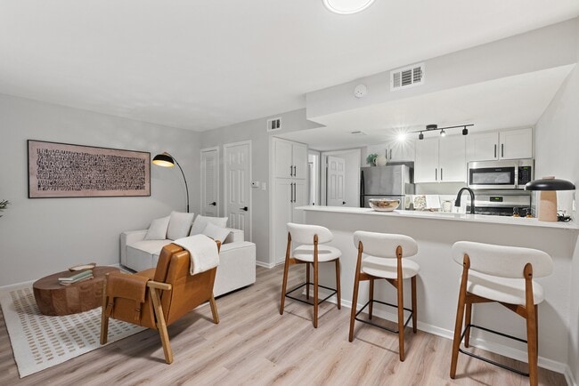Building Photo - Creekline Apartments