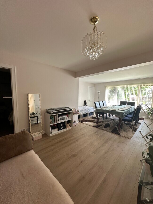 Foto del edificio - 8320 W Addison St