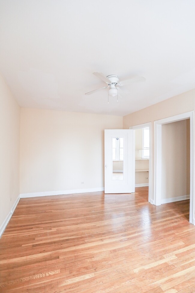 Photo - 4726 W Addison St (Chicago, IL) Apartment