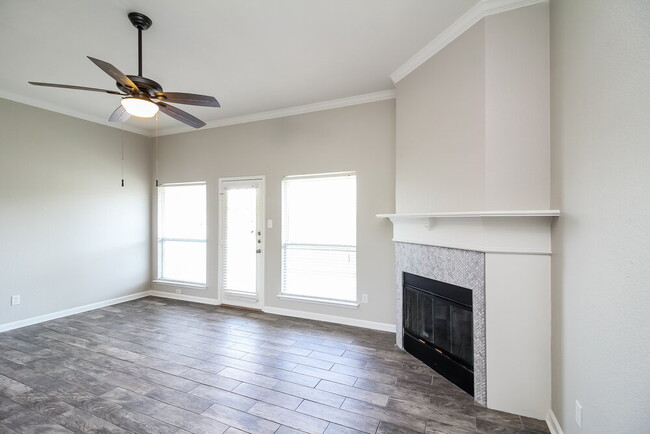 Building Photo - 316 Rock Hill Dr