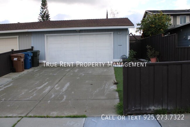 Building Photo - Well Kept 3 Bed, 2 Bath Duet in Great Anti...