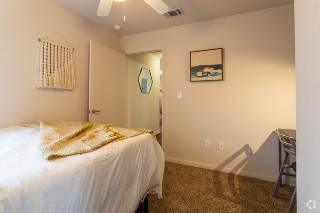 4BR, 2BA - 1,107 SF - The Quarters Lincoln