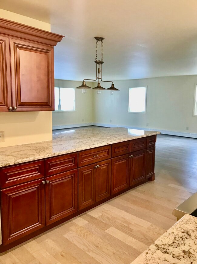 Building Photo - 7 Summerset Dr