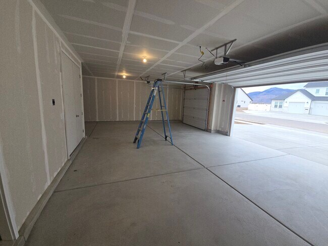 Foto del edificio - 2025 S 2425 W