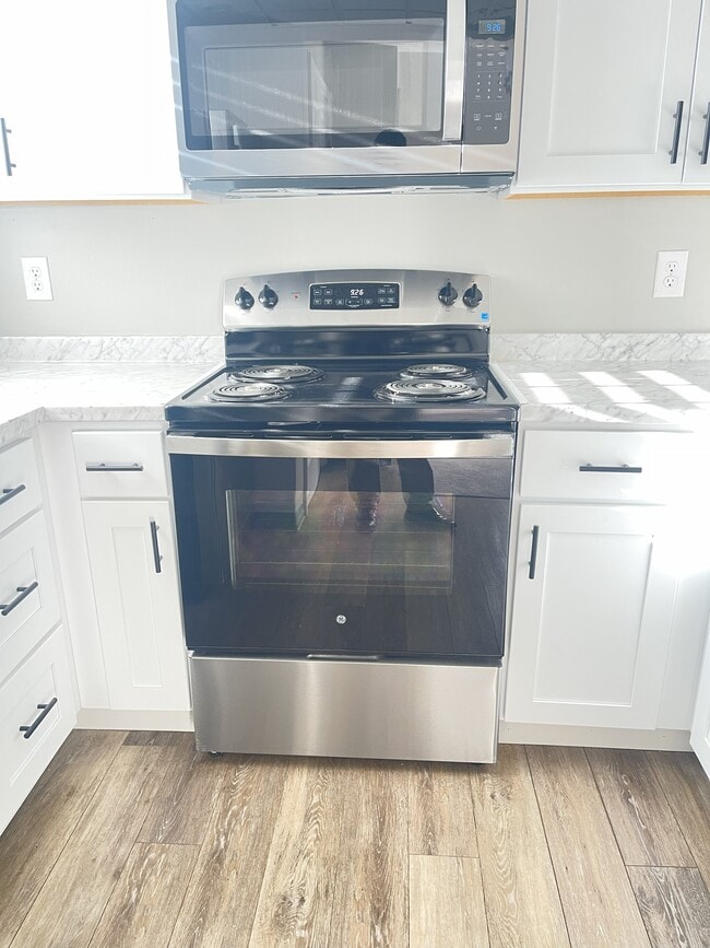 Building Photo - 6 Pin Oak Dr