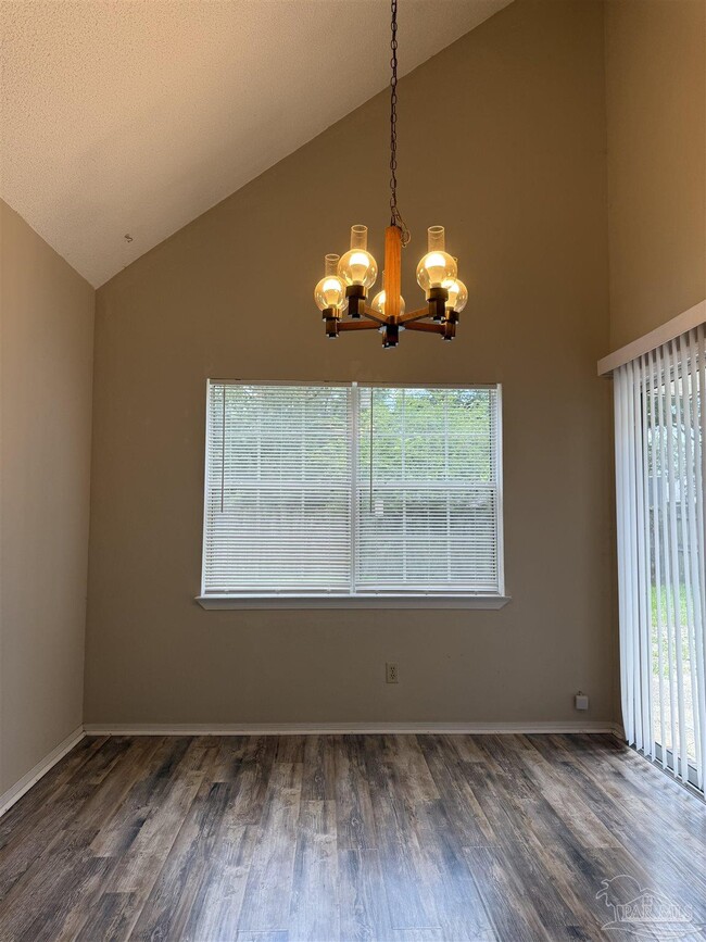 Foto del edificio - 3004 Cedarwood Village Ln