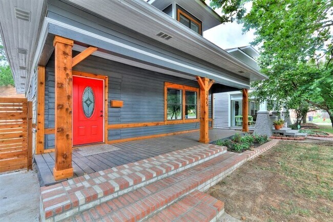 Building Photo - Beautiful home in one of OKC hot and up-an...