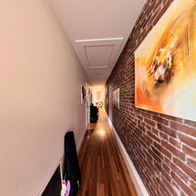 Building Photo - Large Unit in brookline Village, In-Unit Washer and Dryer, One Parking Space is Included