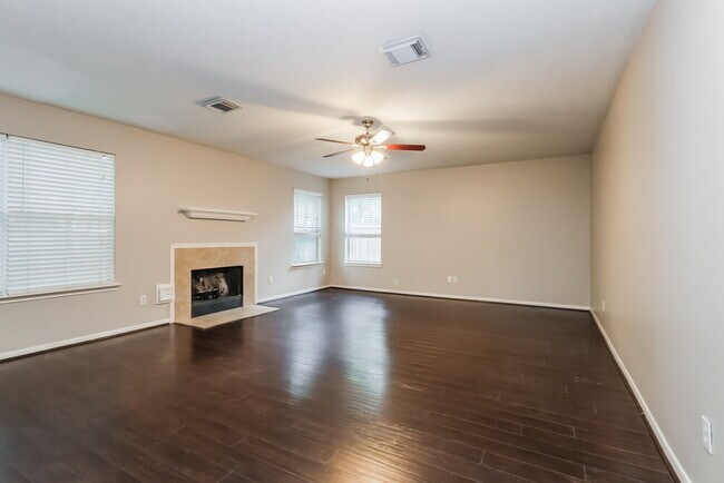 Foto del edificio - 403 Douglas Fir Dr