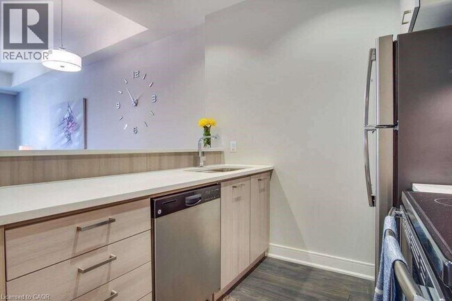 Photo du bâtiment - 150 Main St W