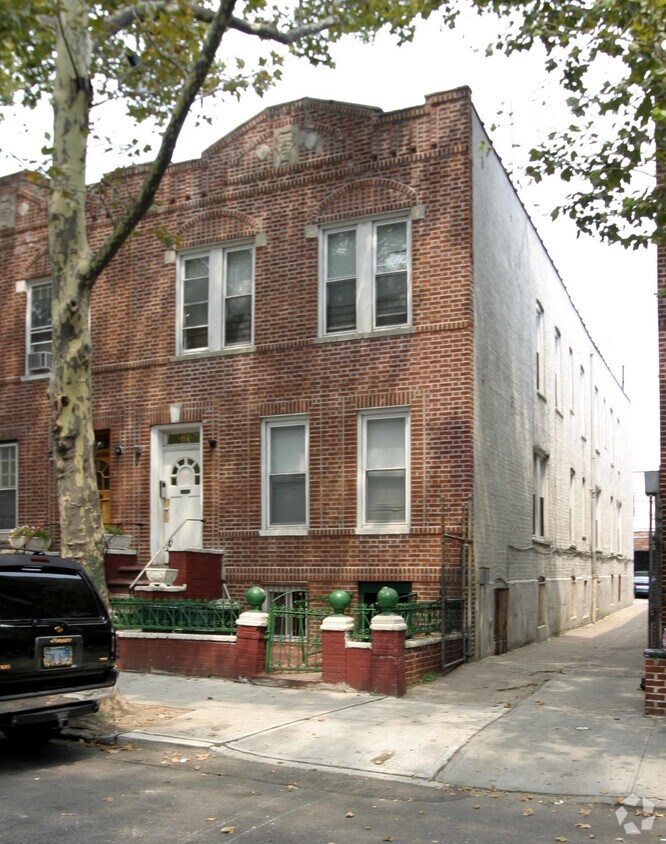 Primary Photo - 61 E 95th St