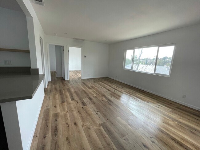 Foto del edificio - 1556 Curran St