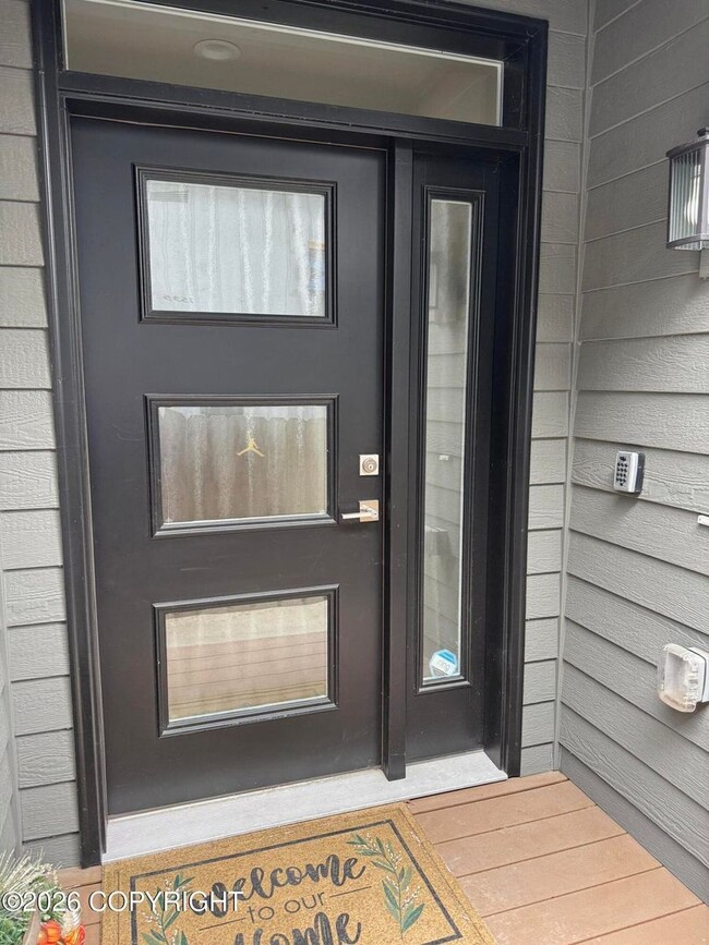Building Photo - Fully furnished ranch style in downtown Anchorage