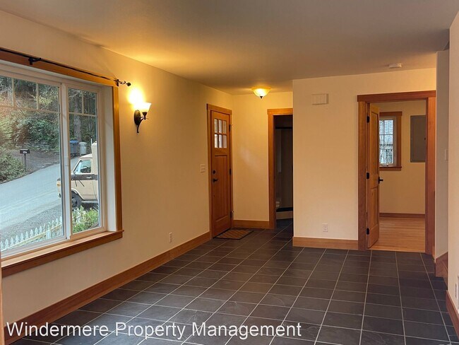 Building Photo - 2 br, 2 bath House - 9319 NE Midway Avenue