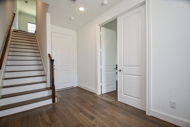 Building Photo - 703 Bringhurst St