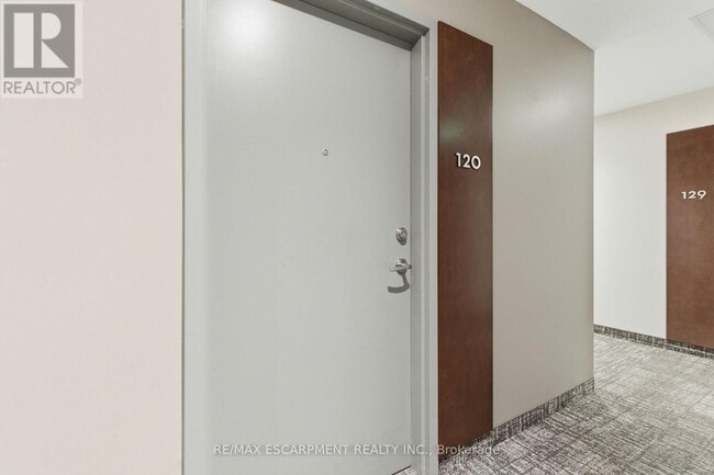 Building Photo - 1 Redfern Ave