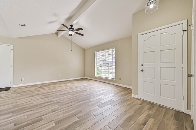 Foto del edificio - 2512 Ironclad Dr