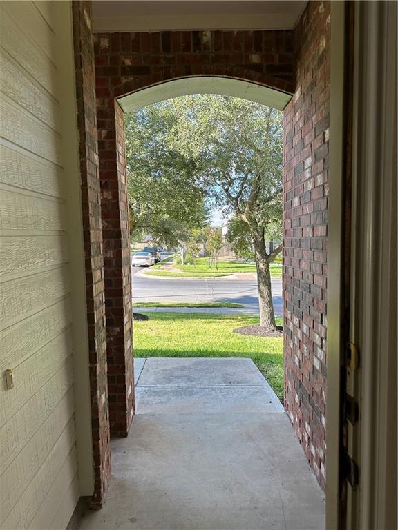 Building Photo - 924 Abbeyglen Castle Dr