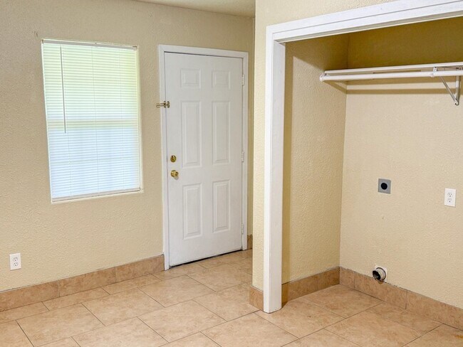 Foto del edificio - 3545 Nightingale St