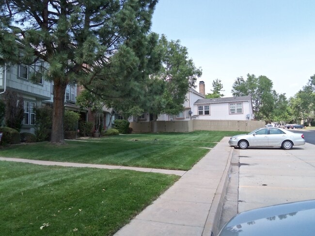Building Photo - Great Littleton Location! 2 bedroom, 1 bat...