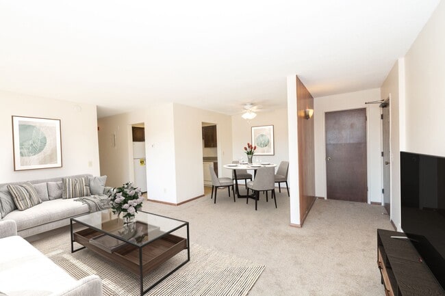 Building Photo - Edina Park