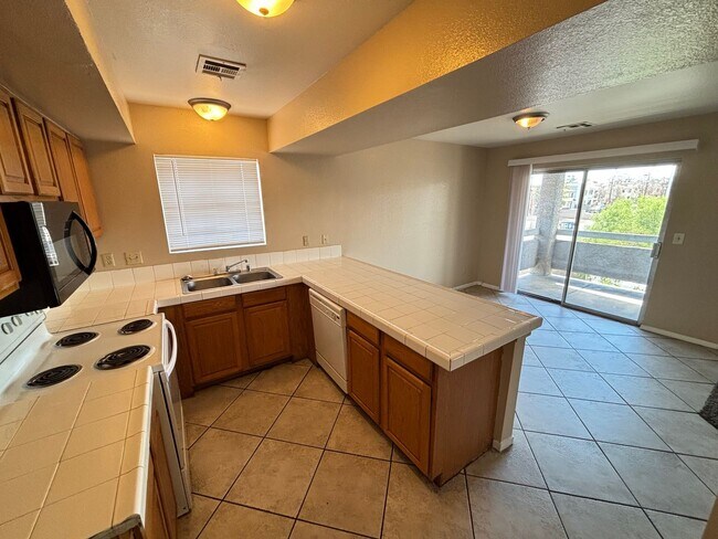 Foto del edificio - 6208 Yerba Ln