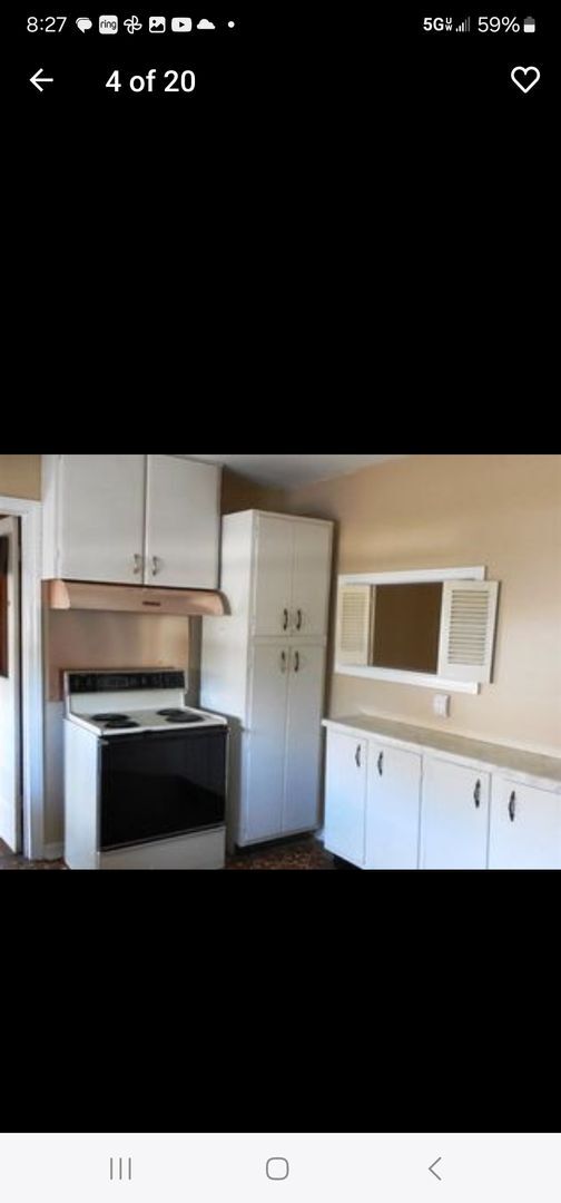 Foto del edificio - Great 4 bedroom with garage