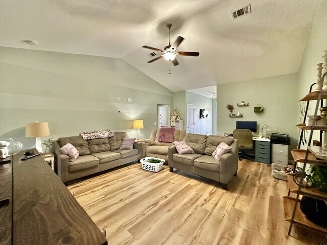 Foto del edificio - 349 Fir Ave