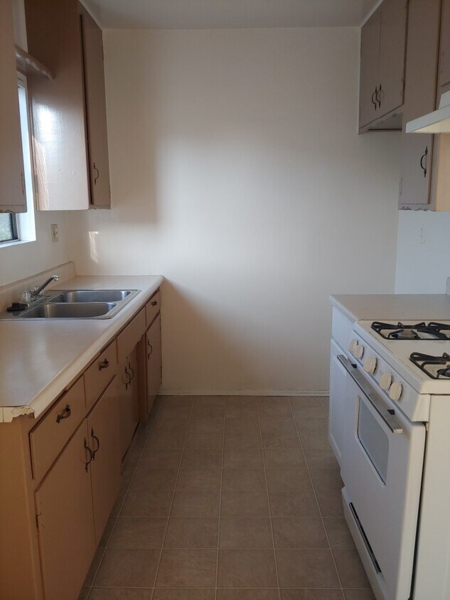 Primary Photo - 104 S 6th St
