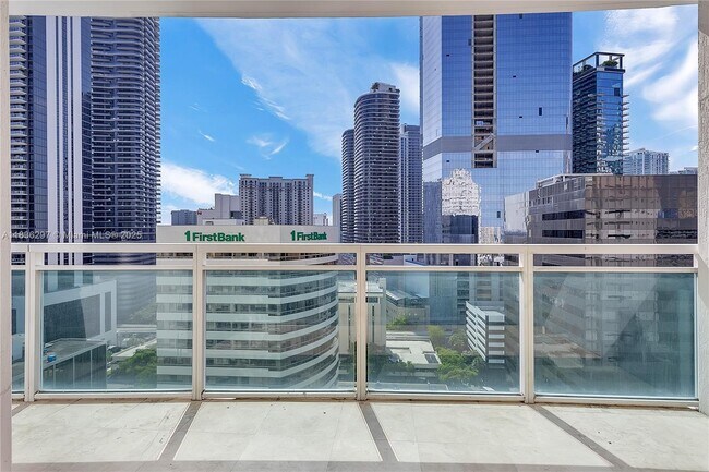 Foto del edificio - 950 Brickell Bay Dr