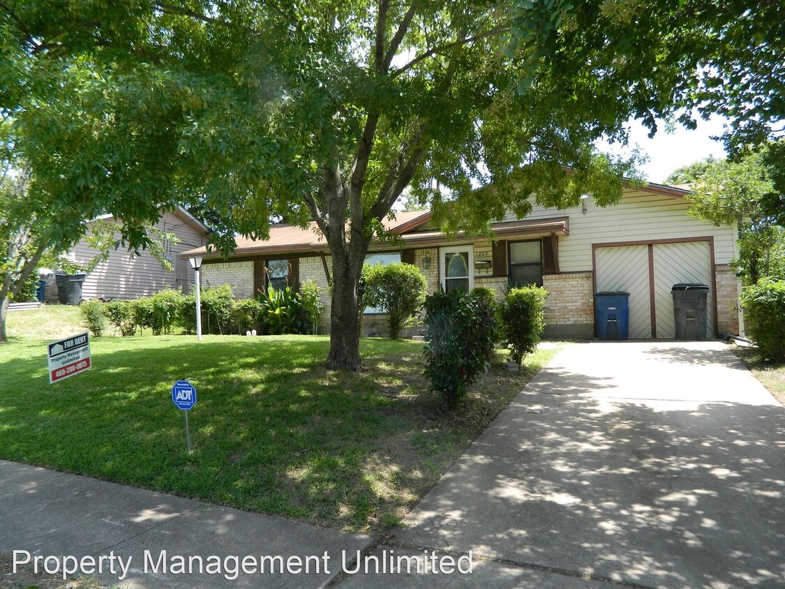 Primary Photo - 3 br, 2 bath House - 1209 Hidden Valley Dr