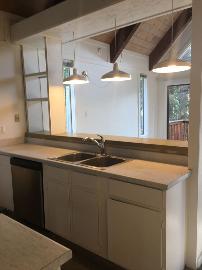 Building Photo - 989 Tahoe Boulvard  #20