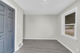 Building Photo - 16902 Lotus Dr