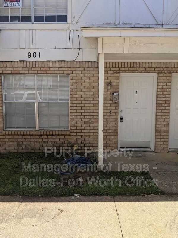 Photo - 901 S Mesquite St House