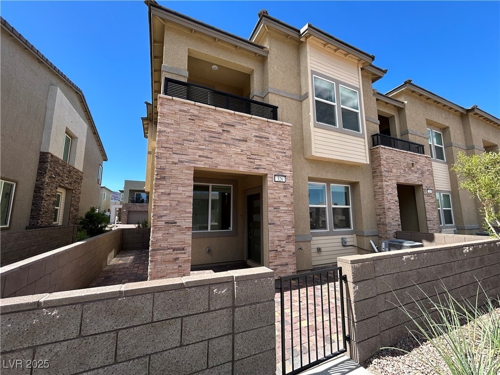 Primary Photo - 326 Owens Peak Dr