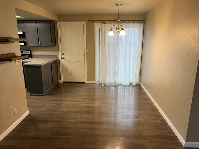 Building Photo - 3 Bedroom, 2 Bathroom House in Bethel Neig...