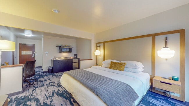 Building Photo - Luna Studios