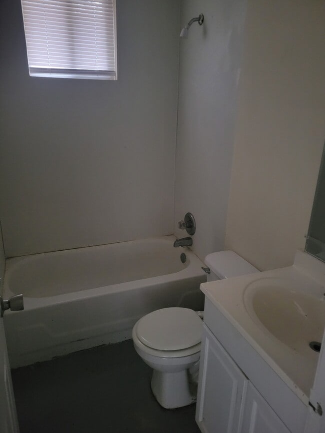 Building Photo - Pursley Court Apartments