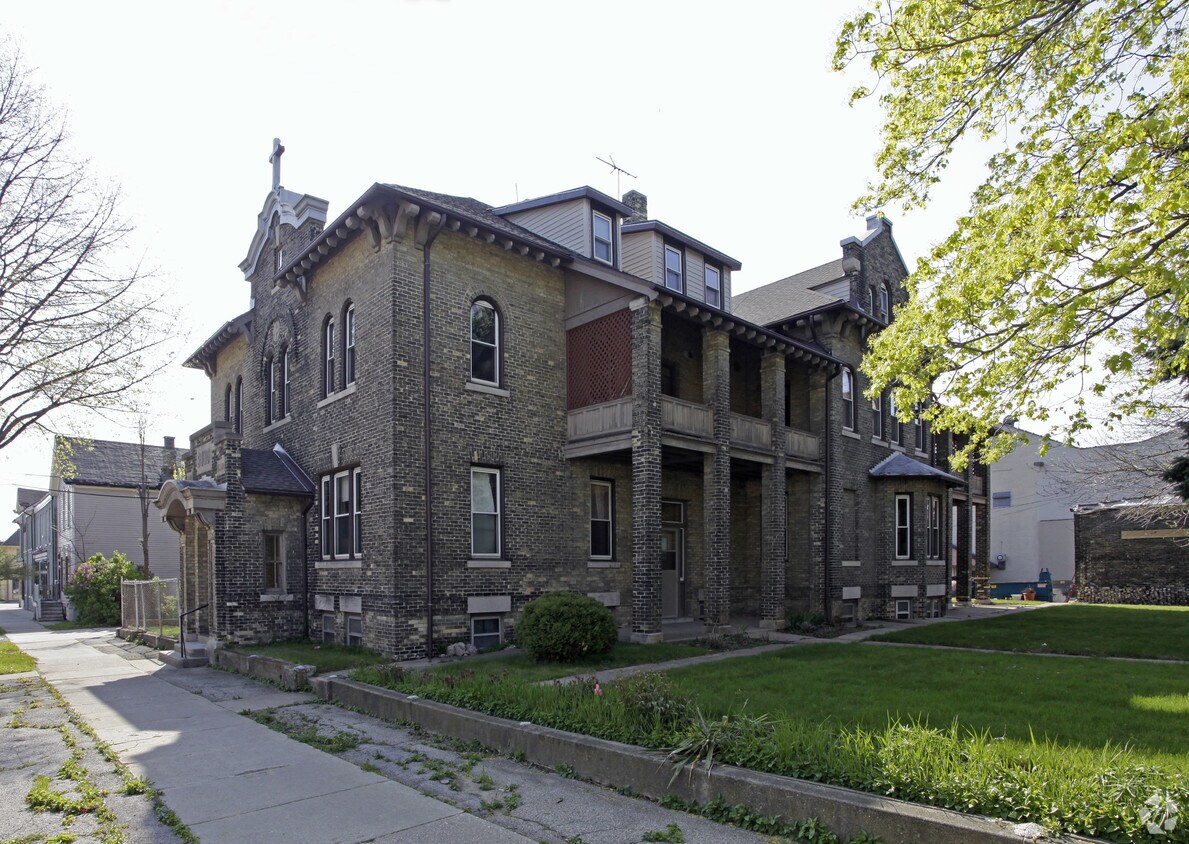Foto del edificio - 327 W Brown St