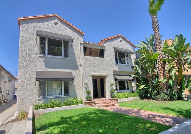Foto del edificio - 819 Westmount Dr