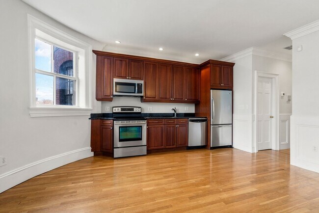 Foto del edificio - 244 Beacon St