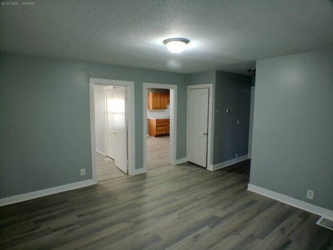 Building Photo - Charming 4-bedroom and 2 full baths home located in Independence, MO.