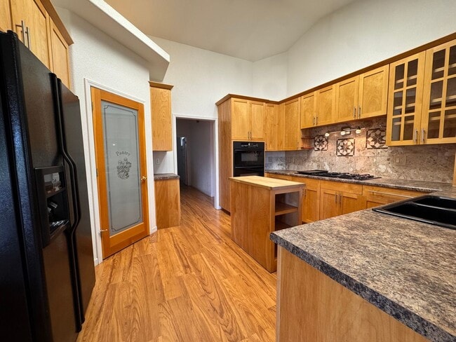 Foto del edificio - 471-825 Bantley Dr