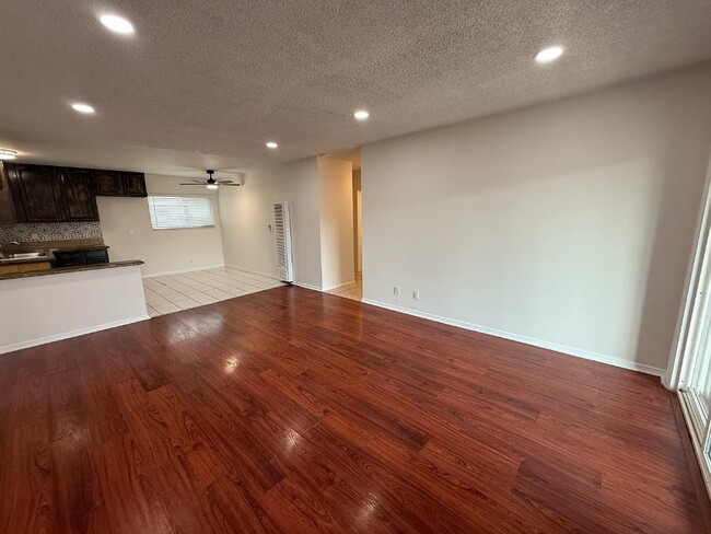 Building Photo - 1331 Burwood St