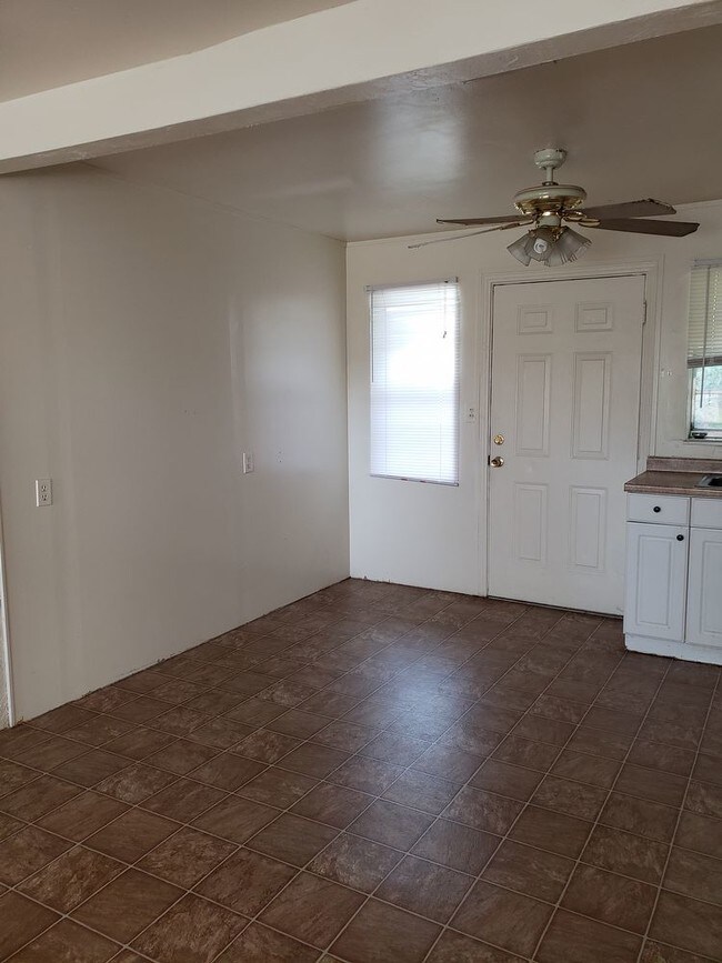 Building Photo - 2 BEDROOM APARTMENT 995 - BEACHSIDE